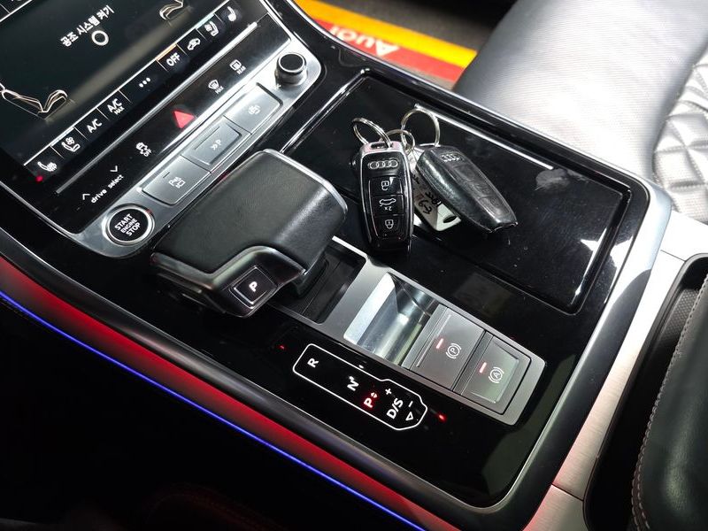 2022 Audi Q8 55 TFSI Quattro Premium photo 9