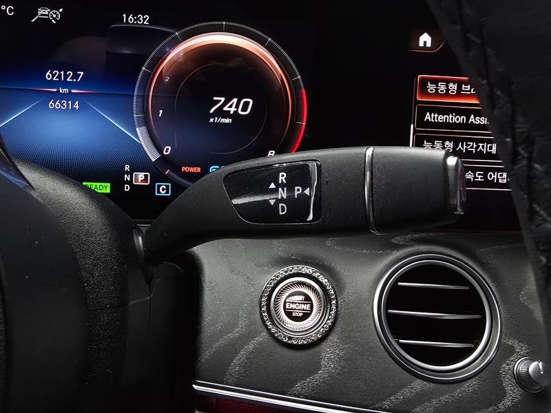 2022 Mercedes-Benz E-Class E350 4MATIC AMG Line photo 9