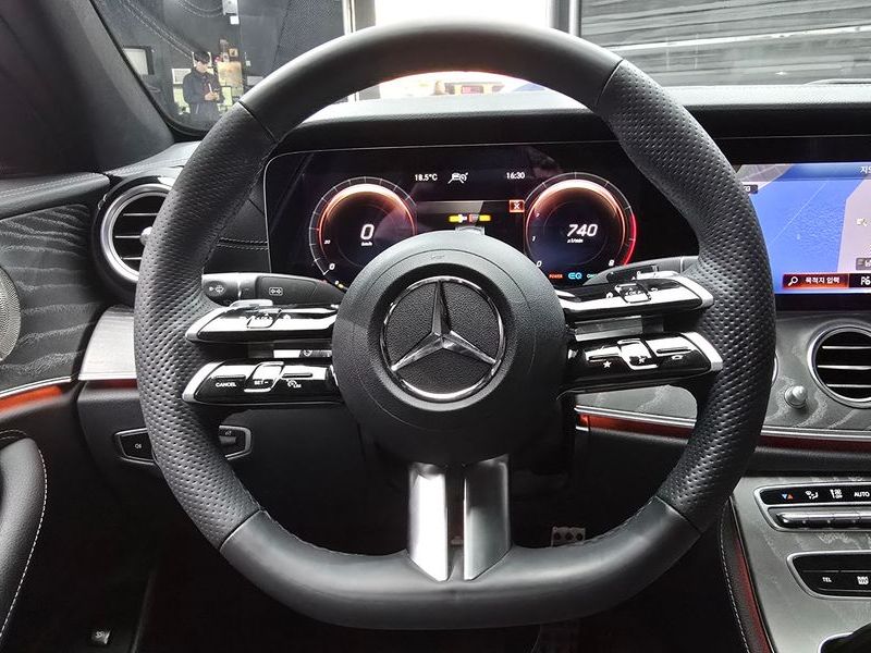 2022 Mercedes-Benz E-Class E350 4MATIC AMG Line photo 13