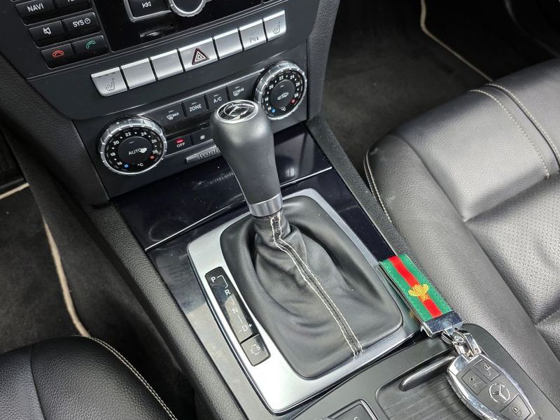 2013 Mercedes-Benz C-Class C200 CGI Avantgarde Style Package photo 9