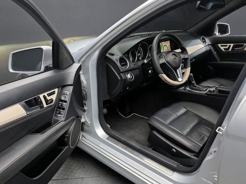 2013 Mercedes-Benz C-Class C200 CGI Avantgarde Style Package photo 11