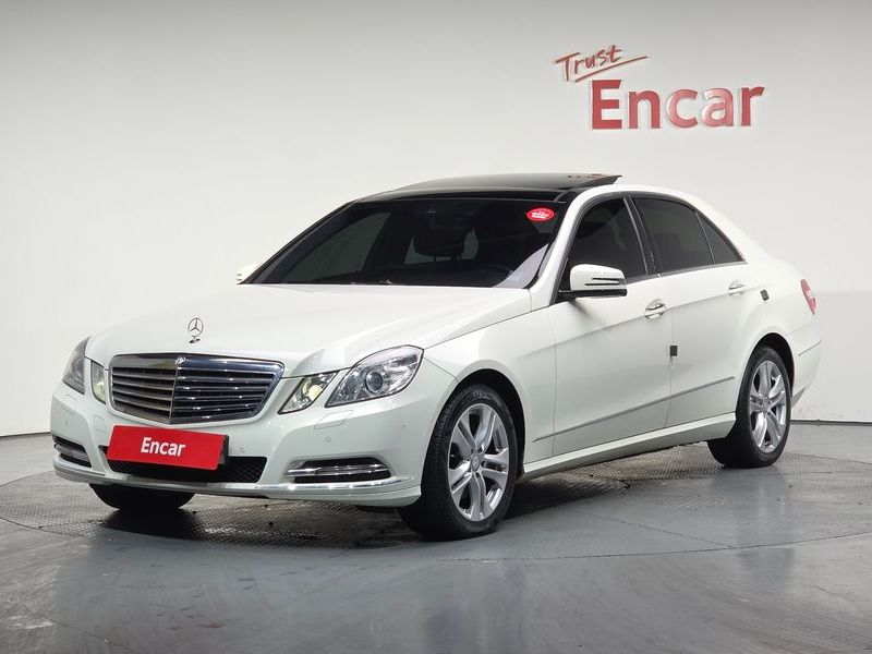 2012 Mercedes-Benz E-Class E300 Elegance photo 1
