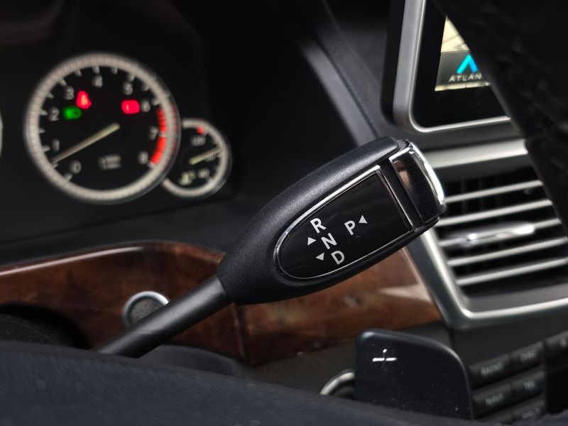 2012 Mercedes-Benz E-Class E300 Elegance photo 9