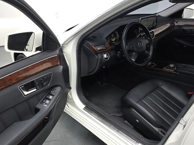 2012 Mercedes-Benz E-Class E300 Elegance photo 12