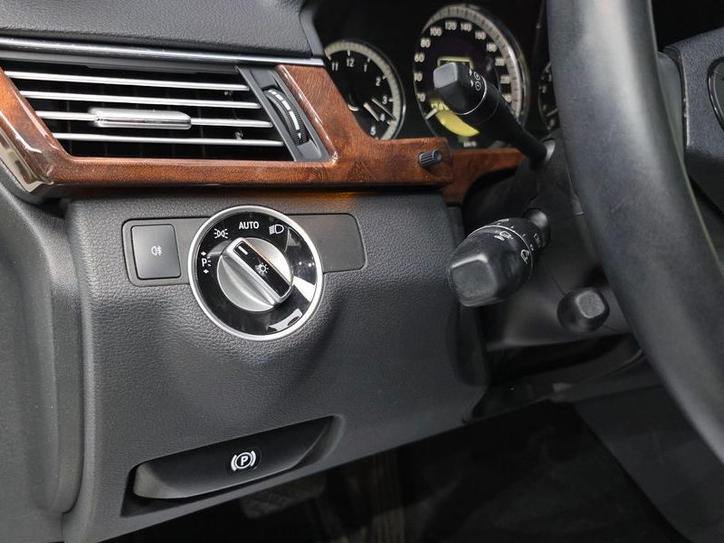 2012 Mercedes-Benz E-Class E300 Elegance photo 13