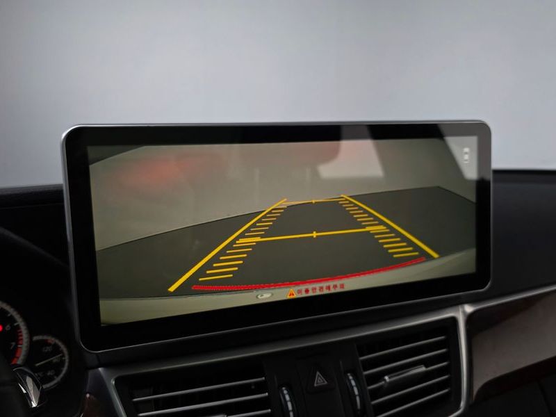 2012 Mercedes-Benz E-Class E300 Elegance photo 16