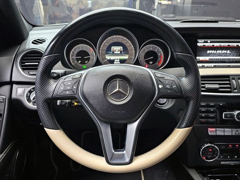 2013 Mercedes-Benz C-Class C200 CGI Avantgarde Style Package photo 14