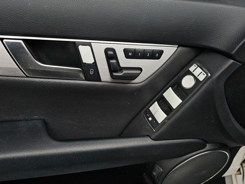 2012 Mercedes-Benz C-Class C200 CGI AVANTGARDE photo 17