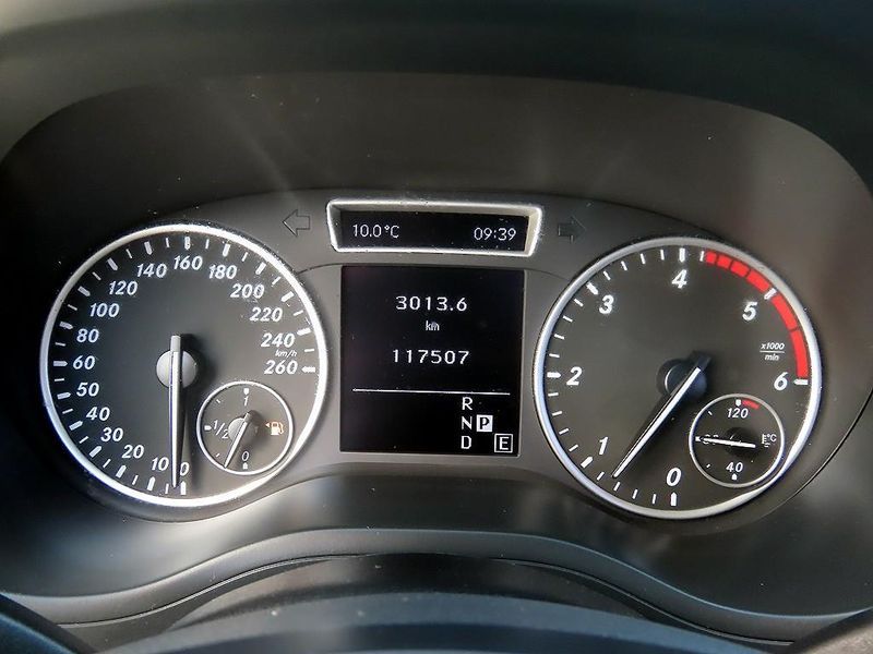 2013 Mercedes-Benz B-Class B200 CDI Blue efficiency Sport pack photo 9