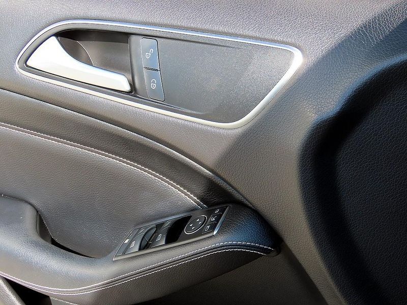 2013 Mercedes-Benz B-Class B200 CDI Blue efficiency Sport pack photo 11