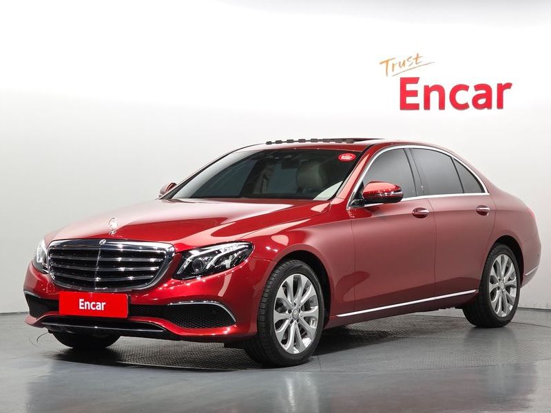 2017 Mercedes-Benz E-Class E220d Exclusive photo 1
