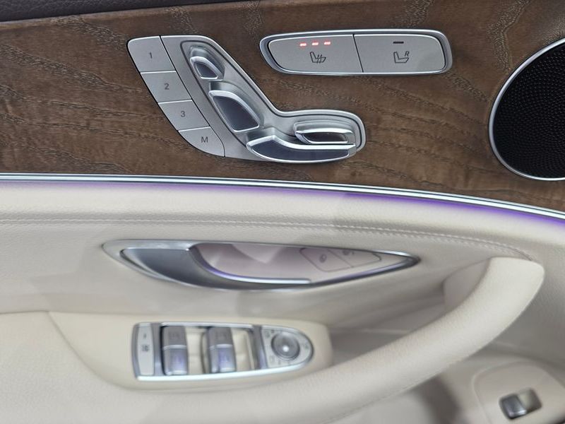 2017 Mercedes-Benz E-Class E220d Exclusive photo 14