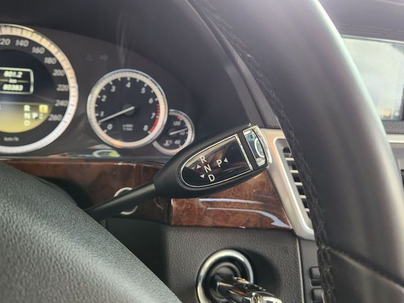2012 Mercedes-Benz E-Class E300 Elegance photo 9