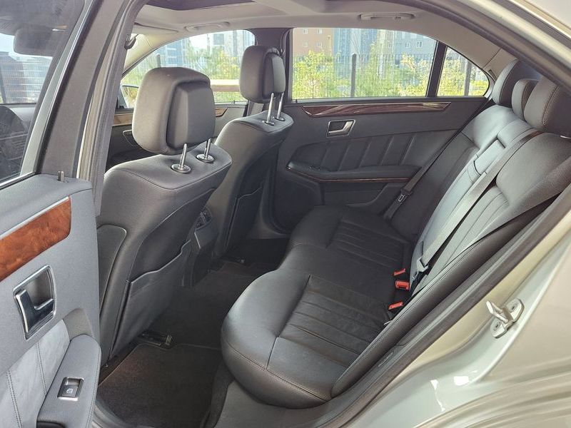 2012 Mercedes-Benz E-Class E300 Elegance photo 11