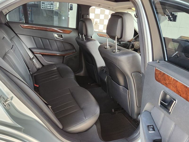 2012 Mercedes-Benz E-Class E300 Elegance photo 12