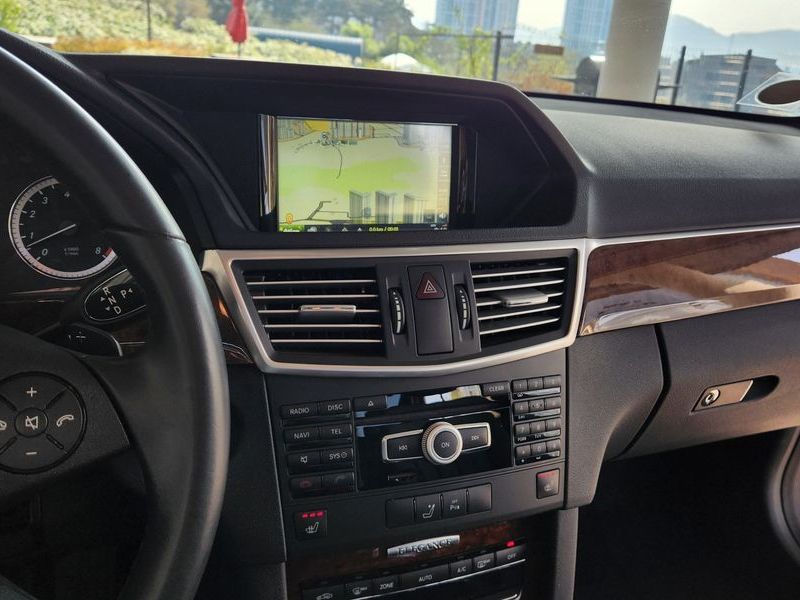 2012 Mercedes-Benz E-Class E300 Elegance photo 15