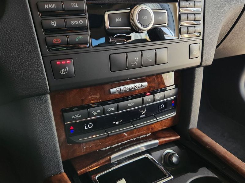 2012 Mercedes-Benz E-Class E300 Elegance photo 17
