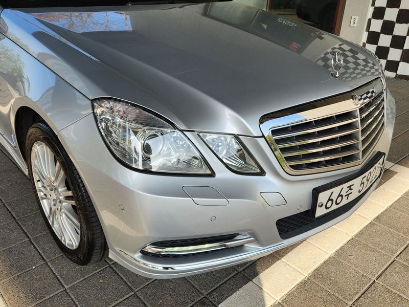 2012 Mercedes-Benz E-Class E300 Elegance photo 19