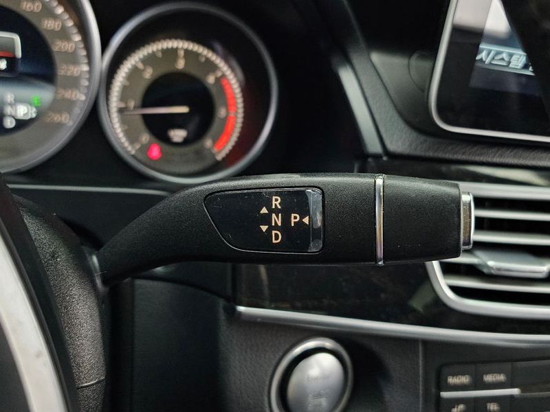 2016 Mercedes-Benz E-Class E220 CDI Avantgarde photo 9