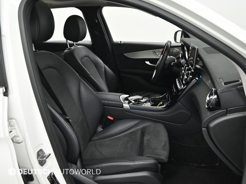 2018 Mercedes-Benz C-Class GLC350e 4MATIC AMG Line photo 10