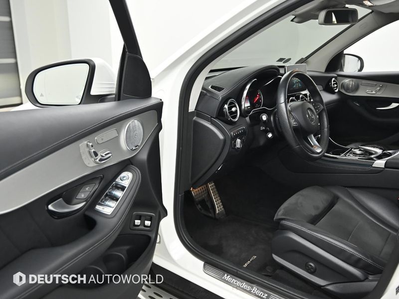 2018 Mercedes-Benz C-Class GLC350e 4MATIC AMG Line photo 11