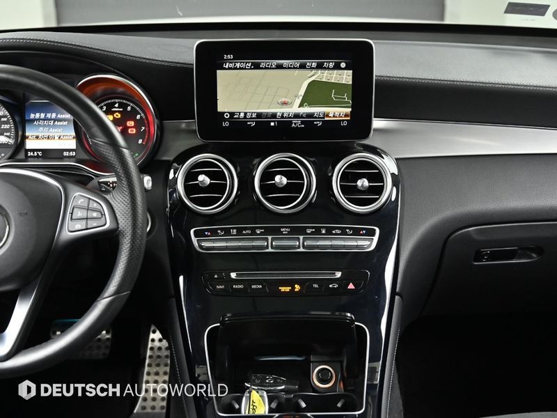 2018 Mercedes-Benz C-Class GLC350e 4MATIC AMG Line photo 14