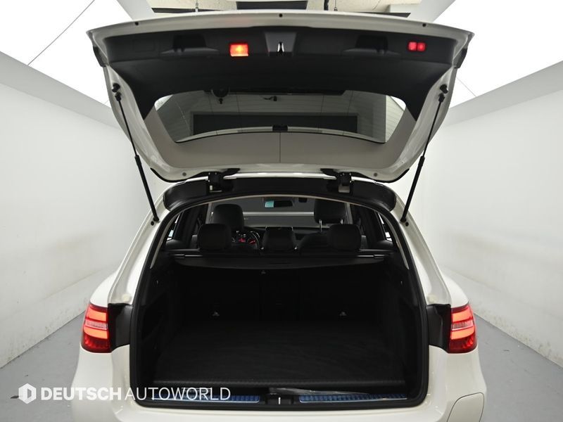 2018 Mercedes-Benz C-Class GLC350e 4MATIC AMG Line photo 19