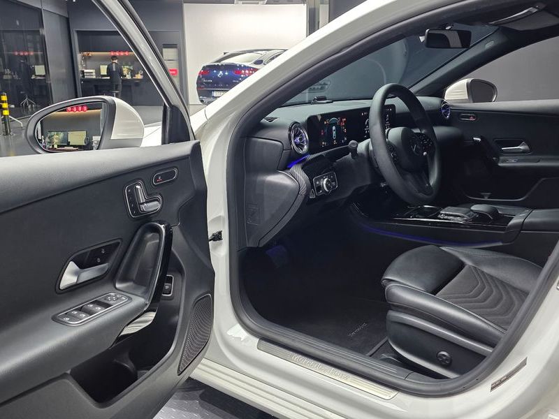 2020 Mercedes-Benz A-Class A250 4MATIC Sedan photo 10