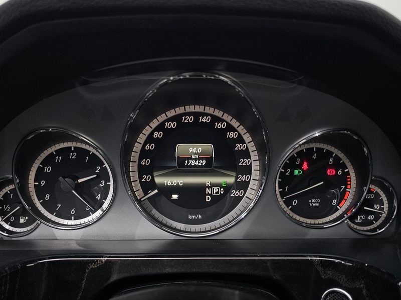 2013 Mercedes-Benz E-Class E300 Avantgarde Sports Package photo 8