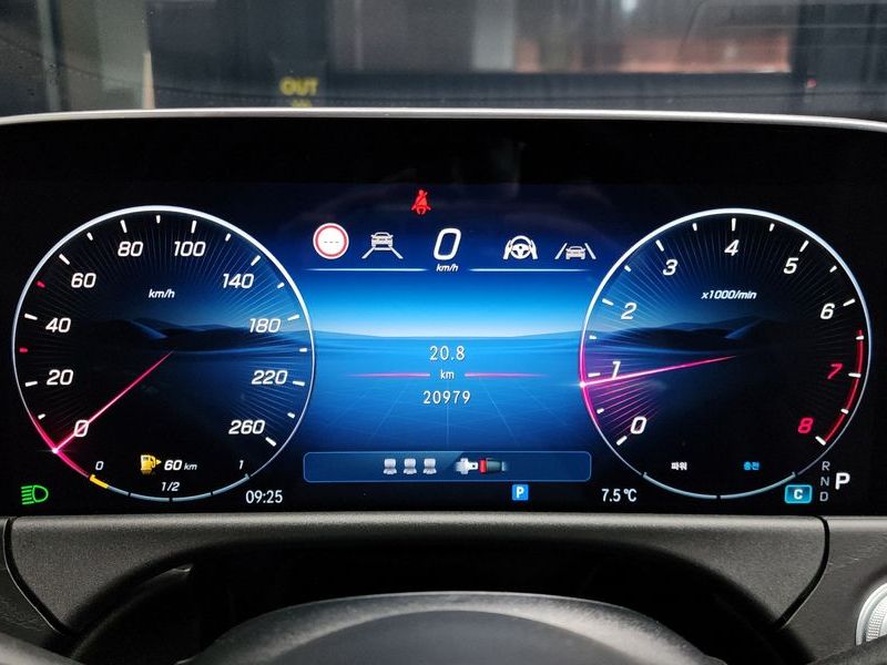 2024 Mercedes-Benz E-Class E200 Avantgarde photo 8