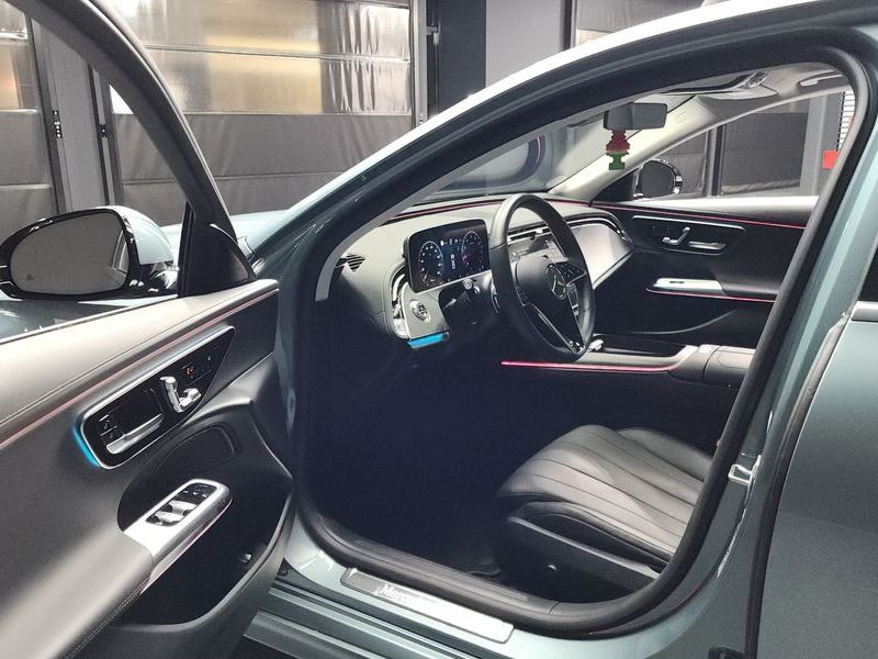 2024 Mercedes-Benz E-Class E200 Avantgarde photo 10