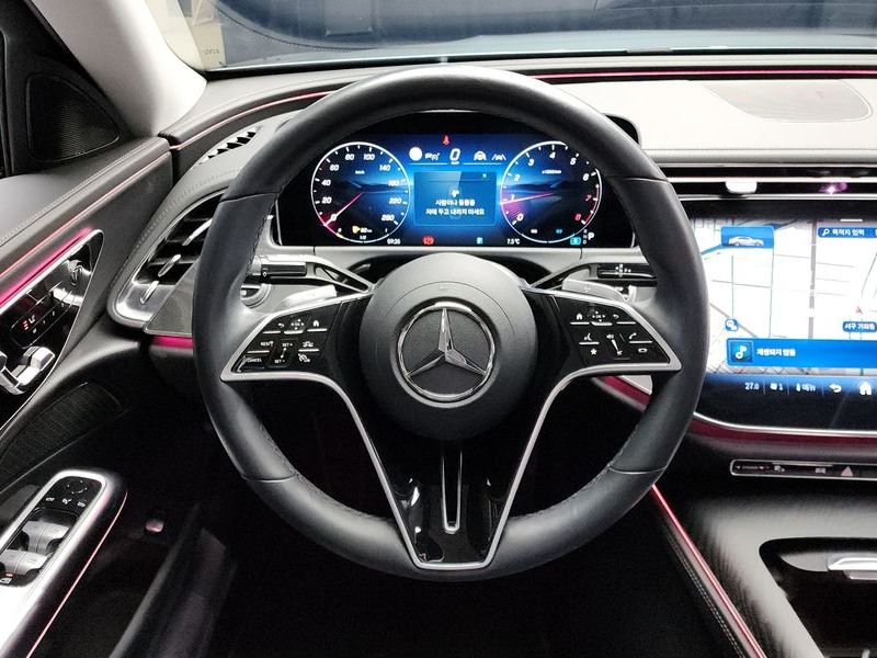 2024 Mercedes-Benz E-Class E200 Avantgarde photo 13