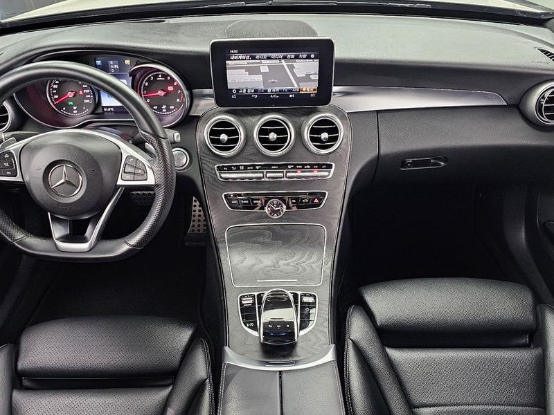 2017 Mercedes-Benz C-Class C200 AMG Line photo 7