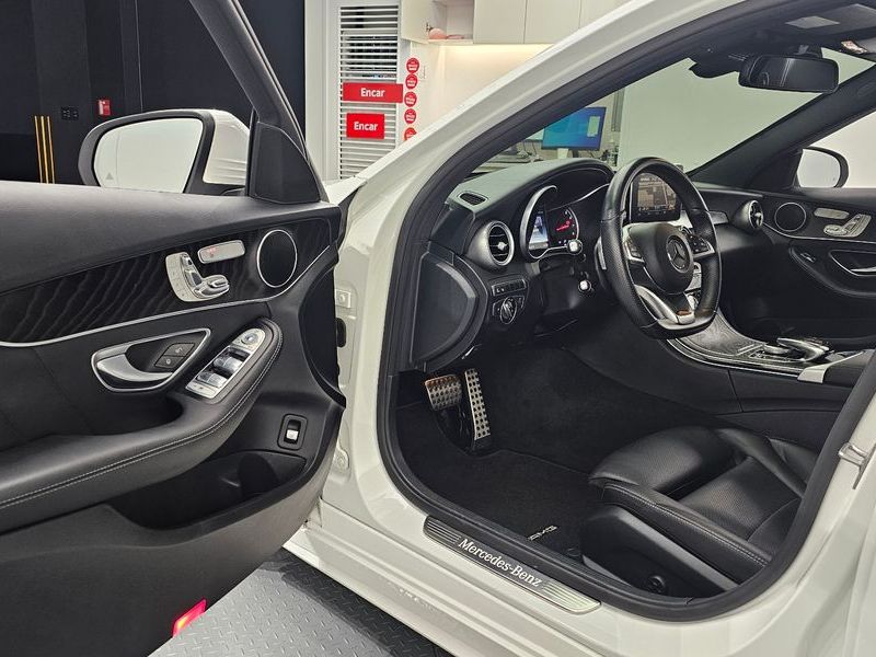 2017 Mercedes-Benz C-Class C200 AMG Line photo 11