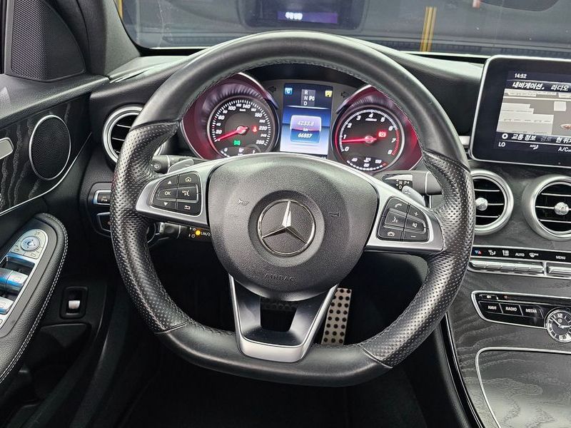 2017 Mercedes-Benz C-Class C200 AMG Line photo 13