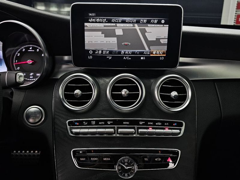 2017 Mercedes-Benz C-Class C200 AMG Line photo 14