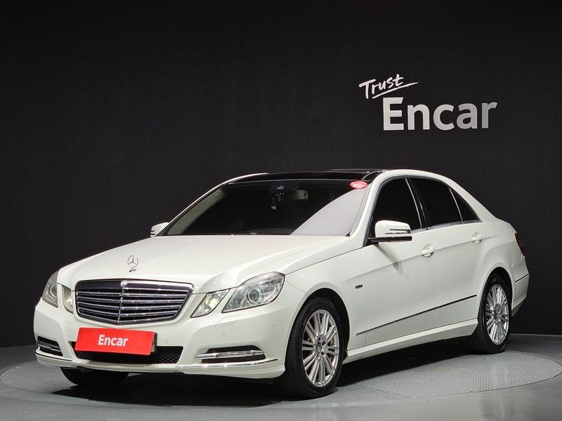 2012 Mercedes-Benz E-Class E300 Elegance photo 1