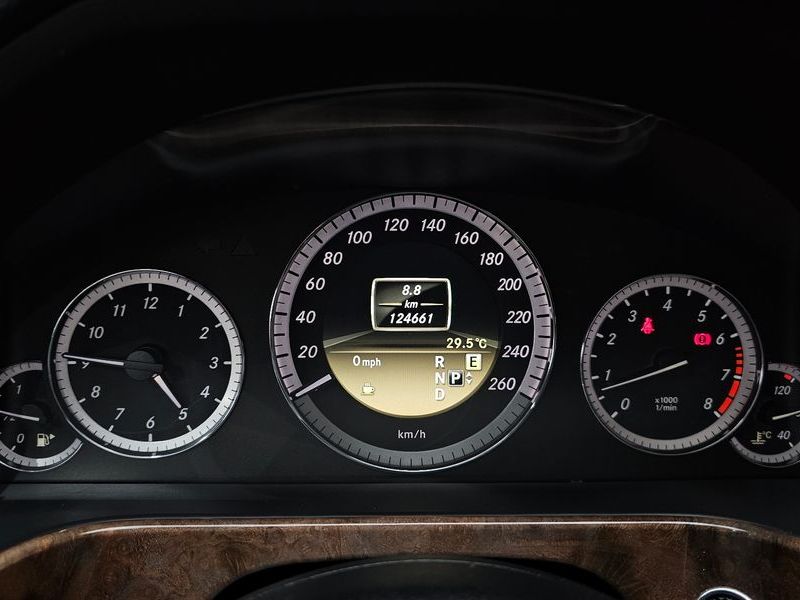 2012 Mercedes-Benz E-Class E300 Elegance photo 8