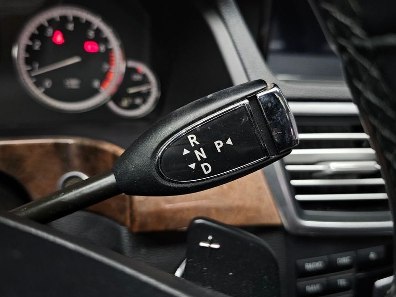 2012 Mercedes-Benz E-Class E300 Elegance photo 9