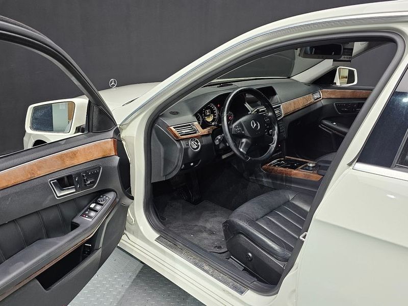 2012 Mercedes-Benz E-Class E300 Elegance photo 10