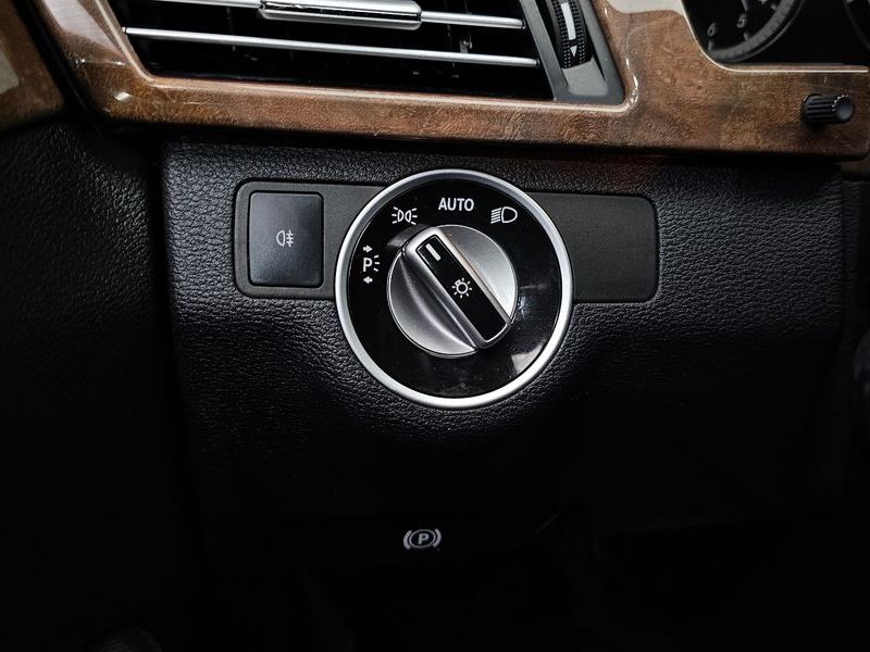 2012 Mercedes-Benz E-Class E300 Elegance photo 11