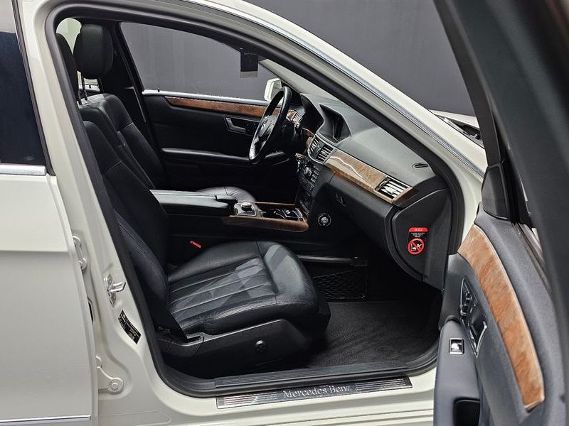2012 Mercedes-Benz E-Class E300 Elegance photo 17