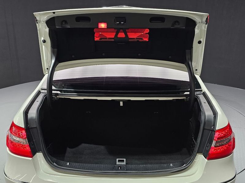 2012 Mercedes-Benz E-Class E300 Elegance photo 20
