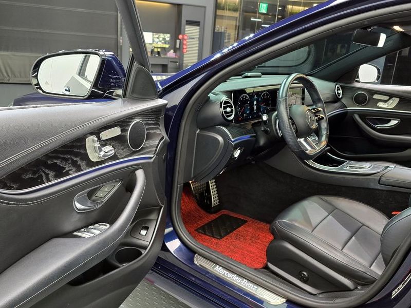 2021 Mercedes-Benz E-Class E220d 4MATIC AMG Line photo 11