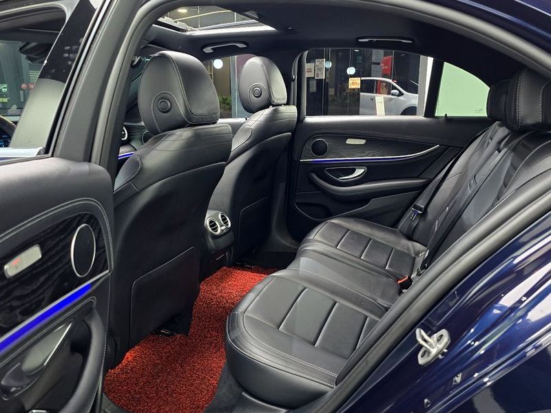 2021 Mercedes-Benz E-Class E220d 4MATIC AMG Line photo 13