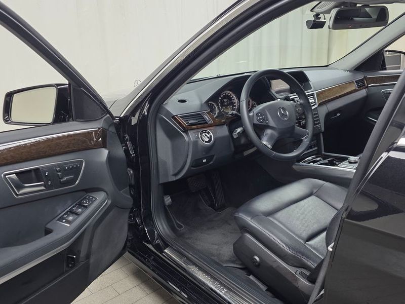 2012 Mercedes-Benz E-Class E200 CGI photo 10