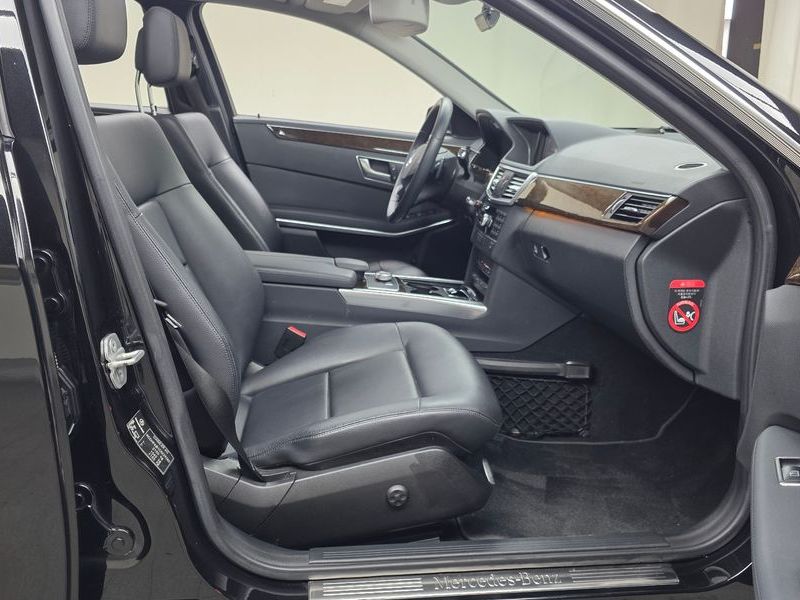 2012 Mercedes-Benz E-Class E200 CGI photo 11