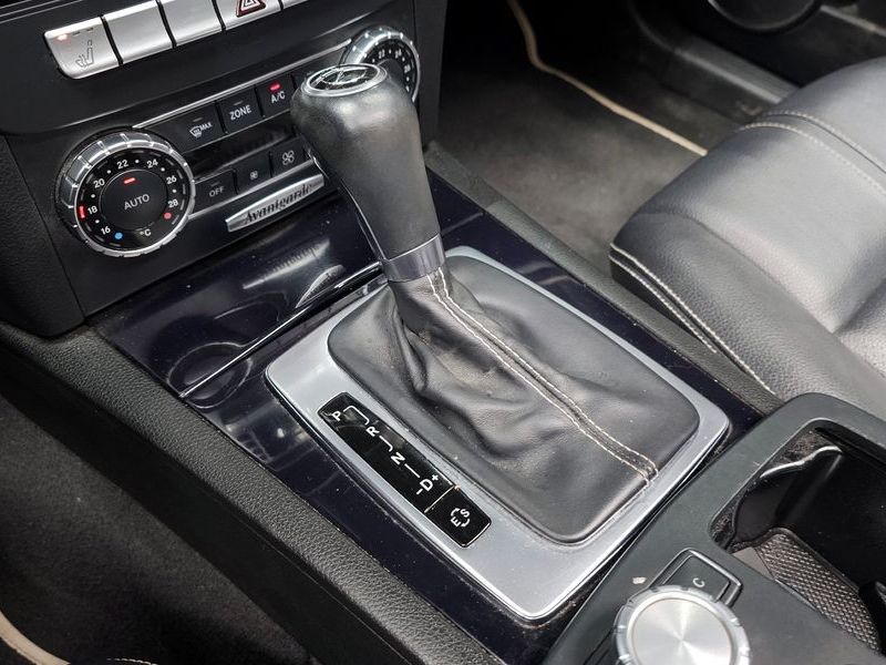 2013 Mercedes-Benz C-Class C200 CGI Avantgarde Style Package photo 9