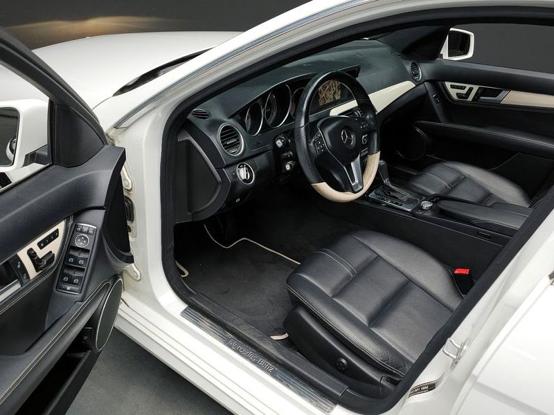 2013 Mercedes-Benz C-Class C200 CGI Avantgarde Style Package photo 12