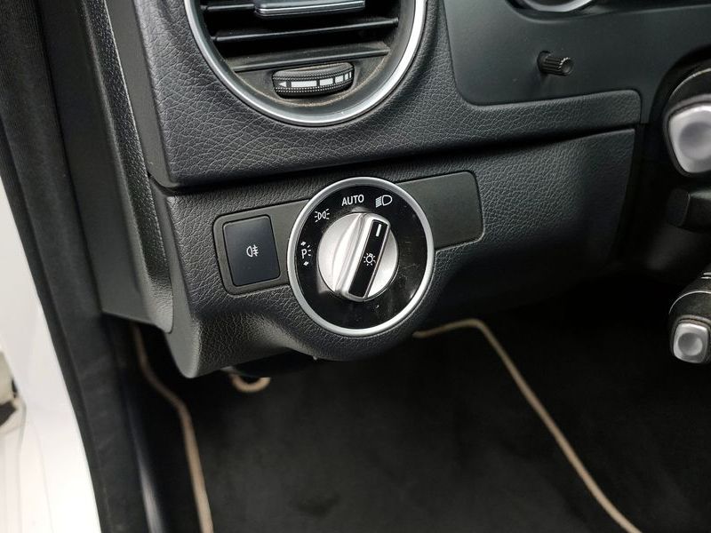 2013 Mercedes-Benz C-Class C200 CGI Avantgarde Style Package photo 17